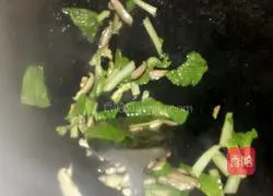 Illustration of how to make mushroom rice noodles 4