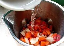 Illustration of how to make lotus root, carrot and red date rice paste 7