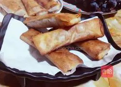 Illustration of how to make taro spring rolls 9