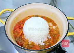 Illustration of how to make tomato, beef and cheese baked rice 5