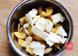 Illustration of how to make banana cheese box 2