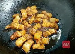 Illustration of braised pork and beans braised noodles 6