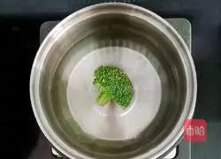 Illustration of how to make broccoli, yam and lean meat porridge (baby food supplement) 6