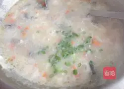 Illustration of how to make preserved egg and lean meat porridge 7