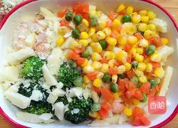 Illustration of how to make baked rice with shrimps and vegetables 8
