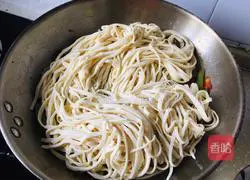 Illustration of how to make mutton braised noodles 9