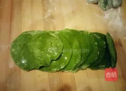 Illustration of how to make rose rolls 7