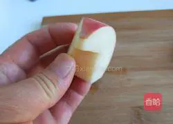 Illustration of how to display the fruit and peacock in full bloom during the Lantern Festival on the 15th day of the first lunar month 5