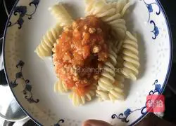 Tomato Bolognese Spaghetti Illustration of how to do it 10