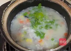 Illustration of grilled sausage and preserved egg porridge 7