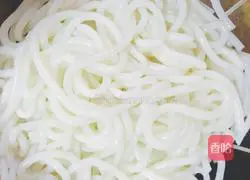 Illustration of how to make mutton meatball rice noodles 5