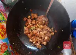 Illustration of how to make three-color flower rolls with braised vegetables 9