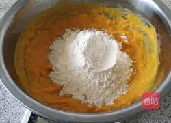 Illustration of how to make healthy pumpkin hair cake 5