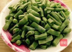 Illustration of how to make seasonal vegetable claypot rice 1