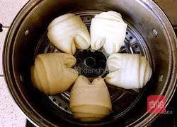 Illustration of how to make pig's trotters rolls 19