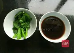 Illustration of how to make spareribs clay pot rice 9