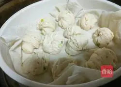 Illustration of how to make scallion oil flower rolls 12