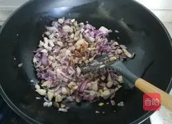 Illustration of how to make mushroom and chicken porridge 11