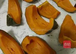 Illustration of how to make pumpkin rolls 1