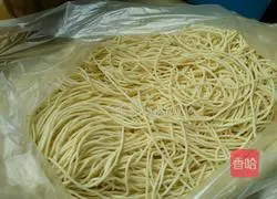 Illustration of how to make cold noodles with minced meat and mustard 1