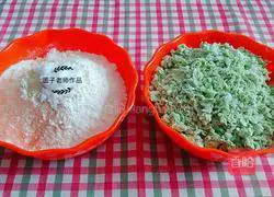 Illustration of how to make multi-layered mashed spinach rolls 2