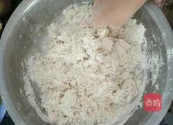 Illustration of how to make multi-layered fresh flower rolls 1