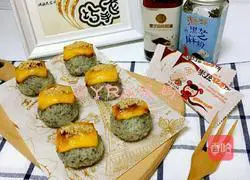 Illustration of grilled rice balls with cheese on top 7