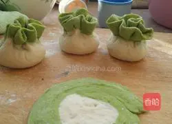 Illustration of how to make lollipop sesame and salt flower rolls 8