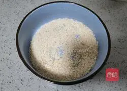 Illustration of how to make mushroom and vegetable porridge 1