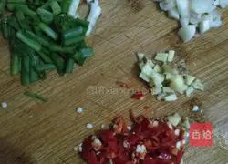 Illustration of how to make braised beans and noodles 3