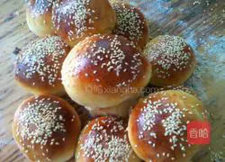 Illustration of how to make hamburger meal buns 12