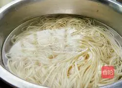 Illustration of how to make tomato cold noodles 11