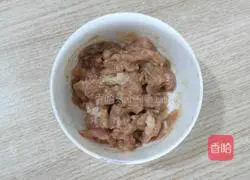 Illustration of making braised kidney bean noodles 1