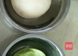 Illustration of how to make contrasting ham and chive rolls 1