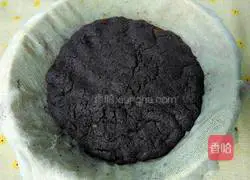 Illustration of how to make black rice cake 11