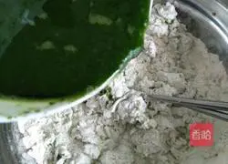 Illustration of how to make spinach noodles and leek box 2