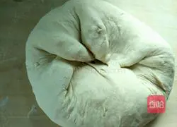 Illustration of how to make scallion rolls 6