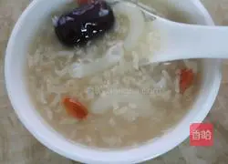 Illustration of how to make macaroni, red dates and glutinous rice porridge 3
