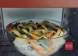 Illustration of how to make cheese and seafood baked rice 6