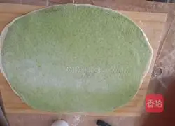 Illustration of how to make two-color flaxseed pink flower rolls 4