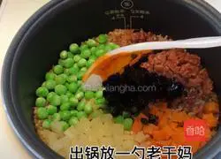 Illustration of how to make claypot rice 5