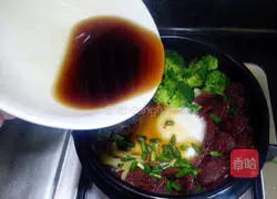 Illustration of how to make sausage clay pot rice 8
