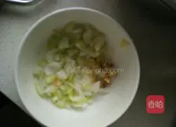 Illustration of how to make potato and kidney bean braised noodles 2