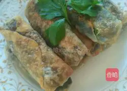 Illustration of how to make paper-thin spring rolls 15