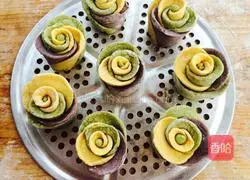 Illustration of how to make colorful rose rolls 14