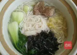 Illustration of how to make soup stock casserole rice noodles 6