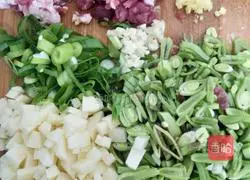 Pork belly, beans and potatoes with rice Illustration of how to do it 1