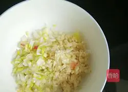 Illustration of how to make braised noodles with potatoes and beans 6