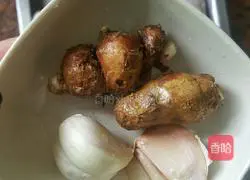 Illustration of how to make rice cooker baked chicken with ginger and ginger 2