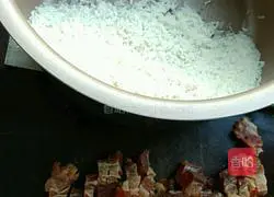 Rice cooker Illustration of how to make preserved claypot rice 1